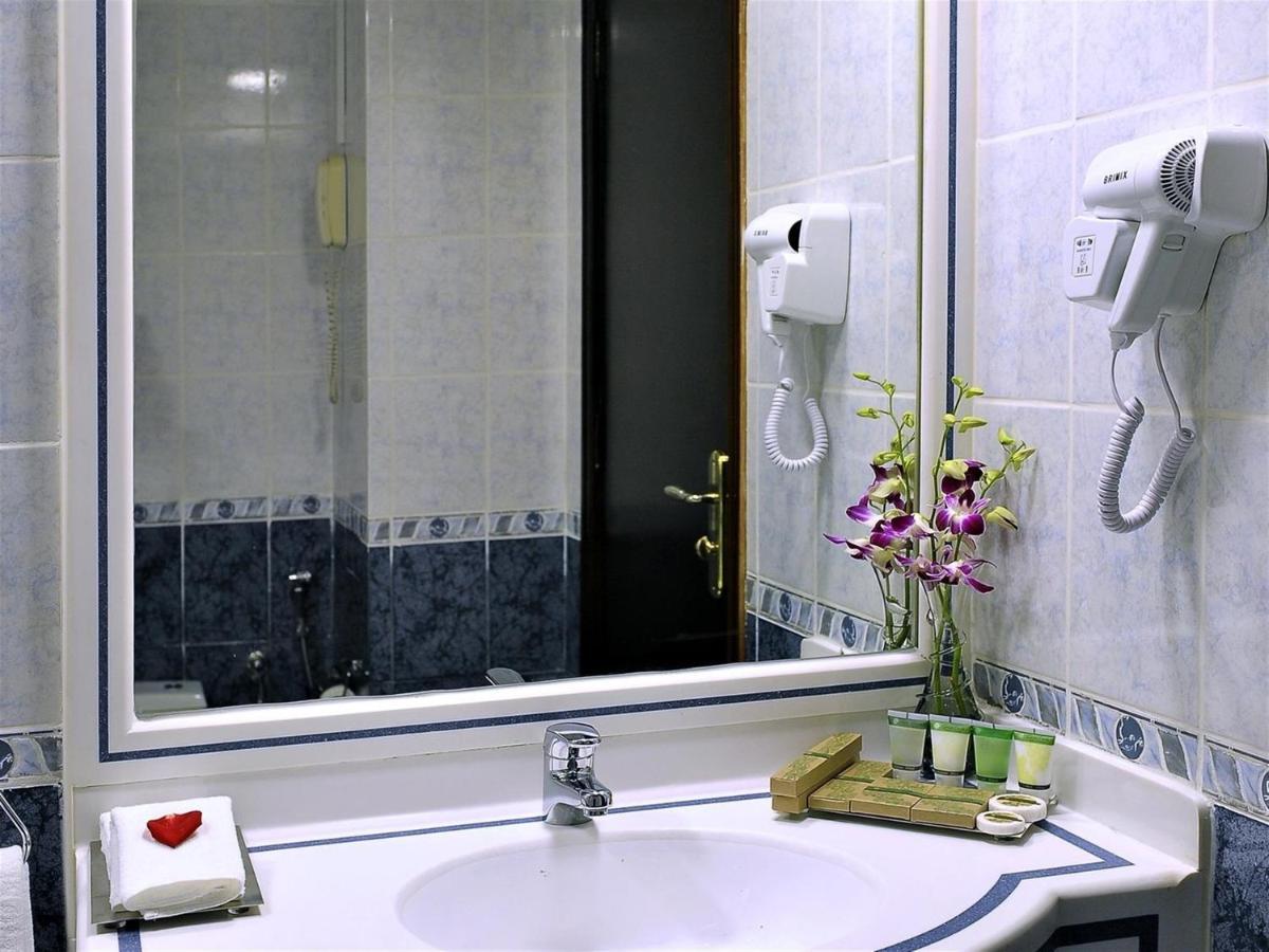 Signature Inn Hotel Deira Dubai Room photo